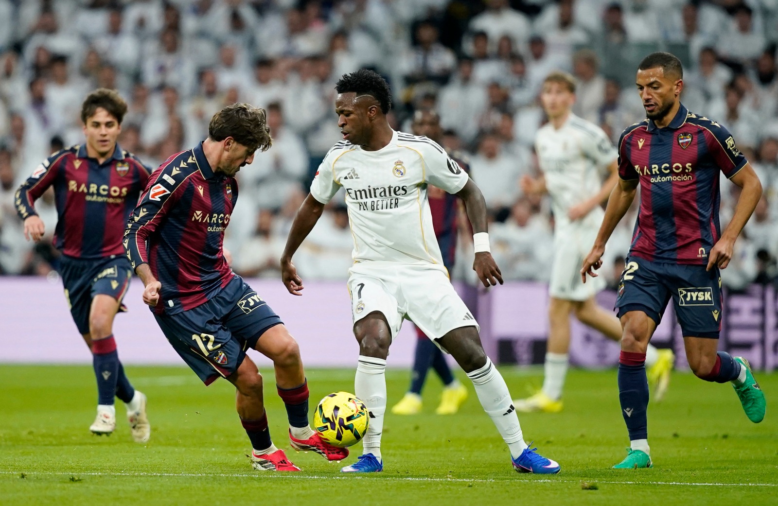 فينيسيوس لاعب ريال مدريد خلال مواجهة ليفانتي - 17 يناير 2026