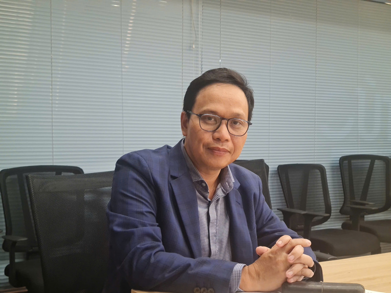 يرى الدكتور نغوين كوك فييت أن استخدام صندوق استقرار أسعار الوقود في هذا الوقت مناسب للغاية، إذ يساعد على استقرار أسعار الوقود وسط ارتفاعات سريعة. (صورة: بي تي)