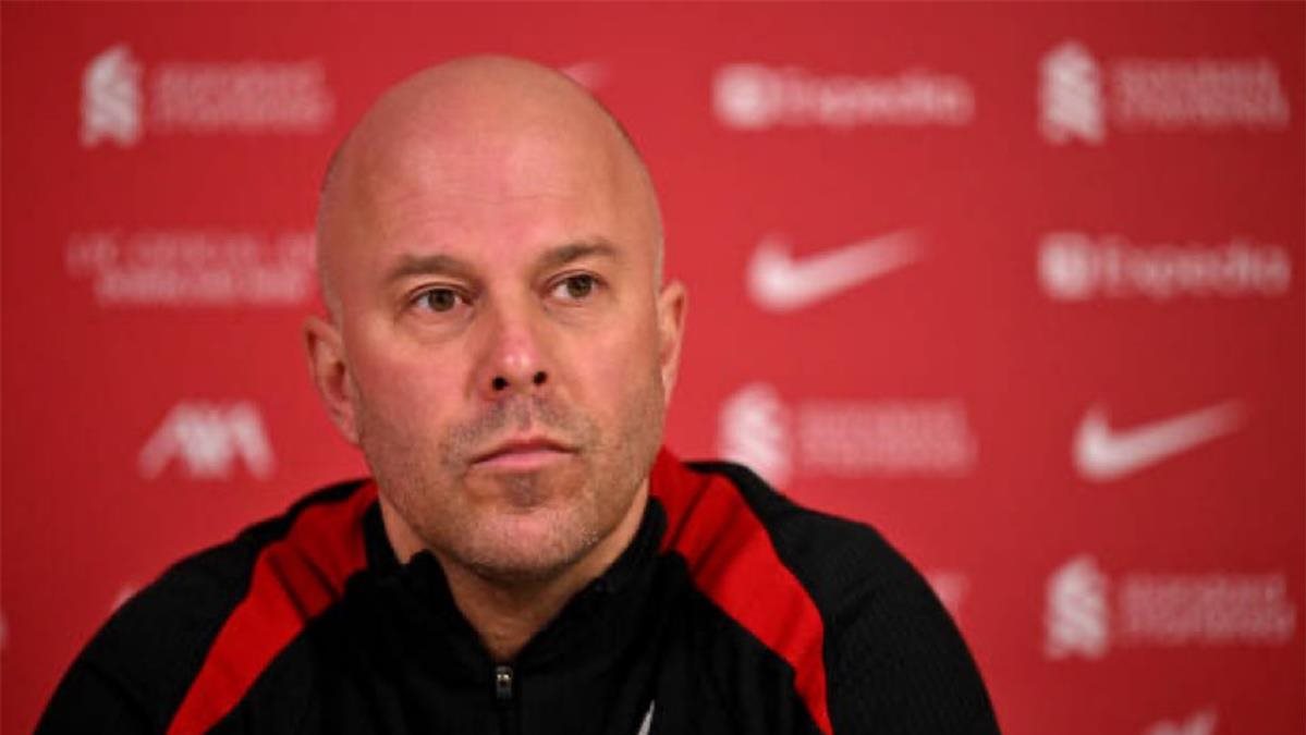 أرني سلوت، فيتو