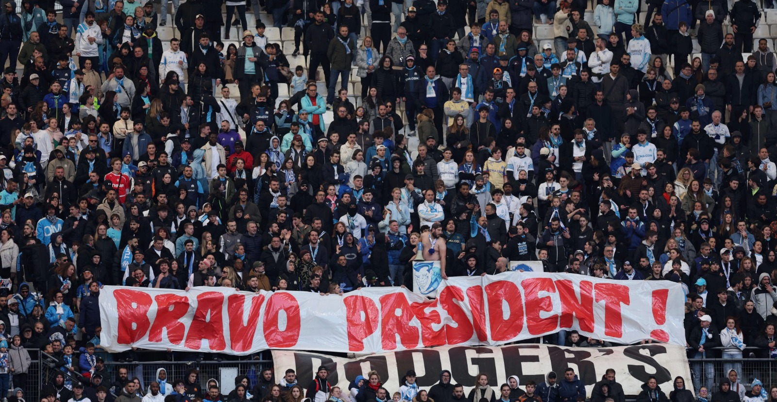 احتجاجات جمهور مارسيليا أثناء مباراة ستراسبورغ في الدوري الفرنسي - 14 فبراير 2026