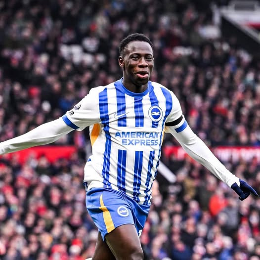 قد تكون صورة كرة قدم، وكرة قدم وتحتوي على النص 'AMERICAN EXPRESS RESS EXP'