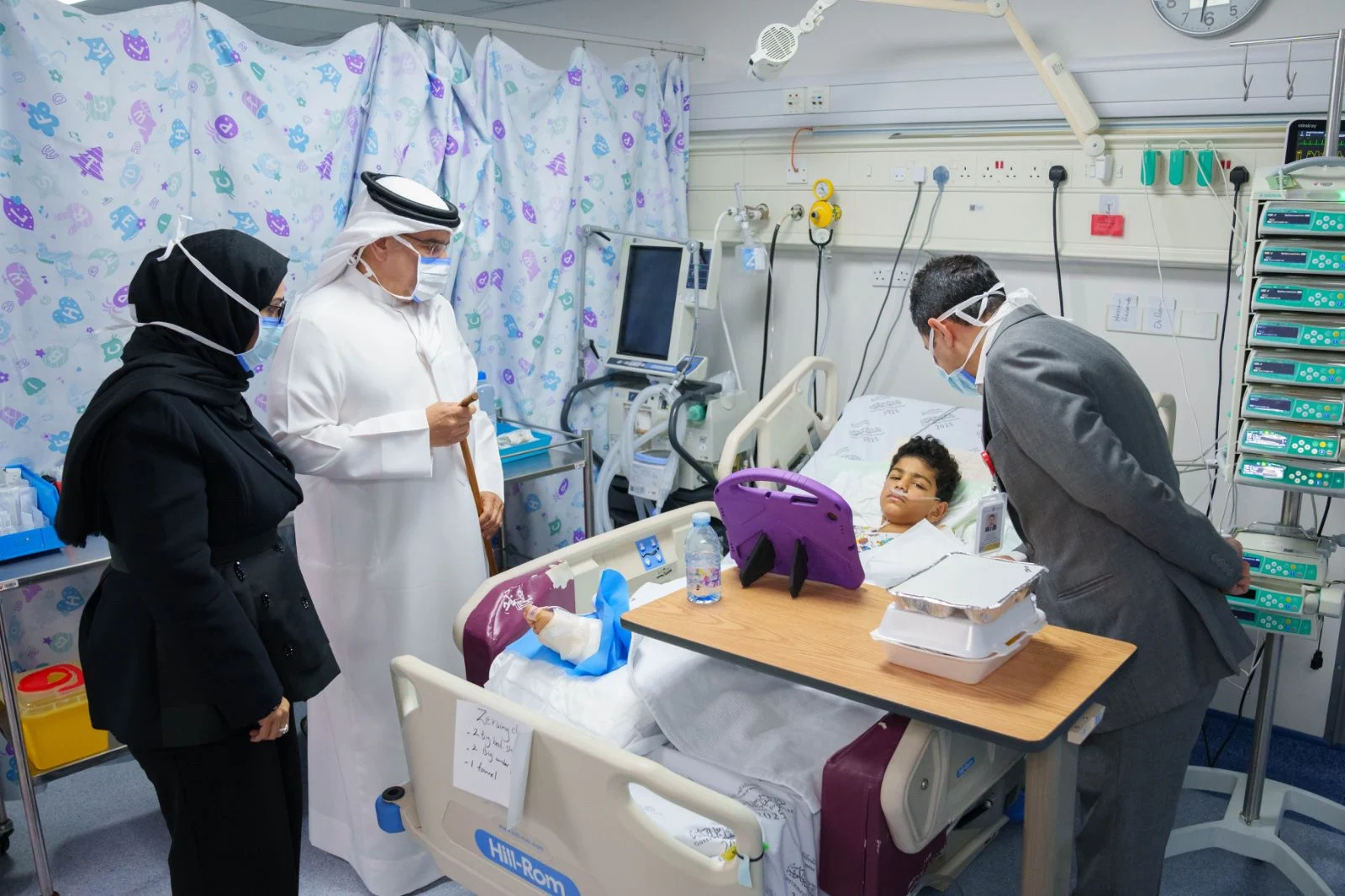 الامير سلمان يزور المصابين