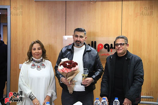 النجم ياسر جلال بصحبة الكاتب الصحفي عبد الفتاح عبد المنعم رئيس تحرير بوابة مولانا والناقدة حنان شومان النجم ياسر جلال بصحبة الكاتب الصحفي عبد الفتاح عبد المنعم رئيس تحرير بوابة مولانا والناقدة حنان شومان