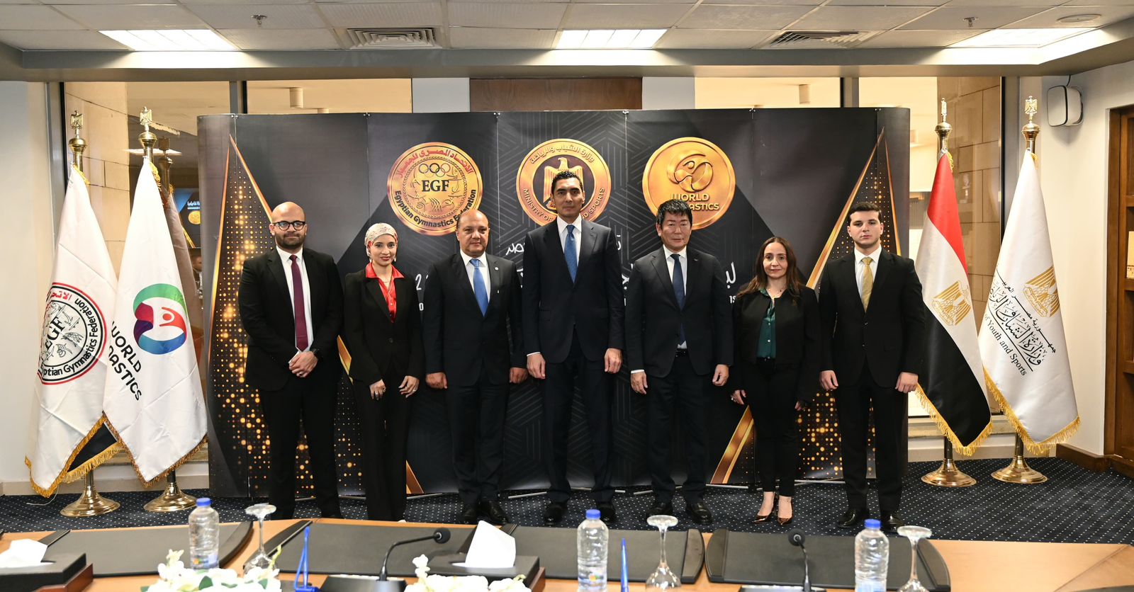 جانب من التوقيع